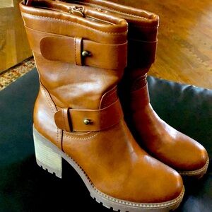 NWOT Mudd Ankle Boots Size 7